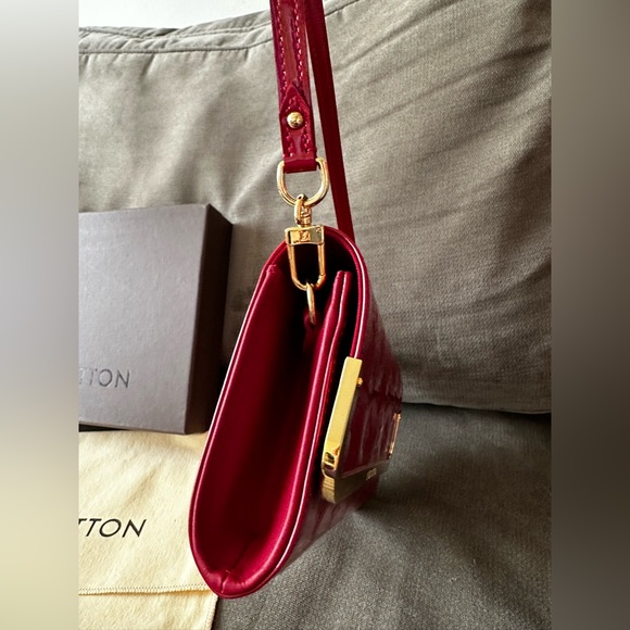 LOUIS VUITTON Vernis Rossmore MM Pomme D'Amour New AUTHENTIC Clutch Shoulder Bag - Picture 12 of 17